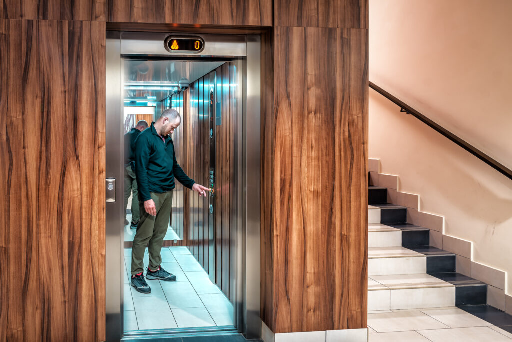 Radiant Elevator Commercial Elevator or Lift For Commercial Buildings